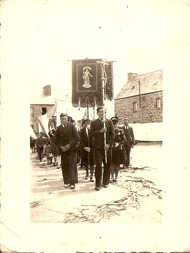 Caouennec procession4 1956